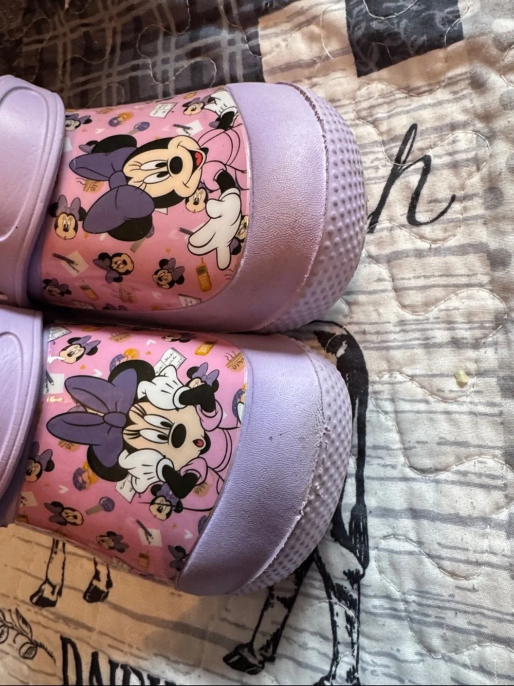Minnie Mouse slip on shoes - Picture 3 of 4